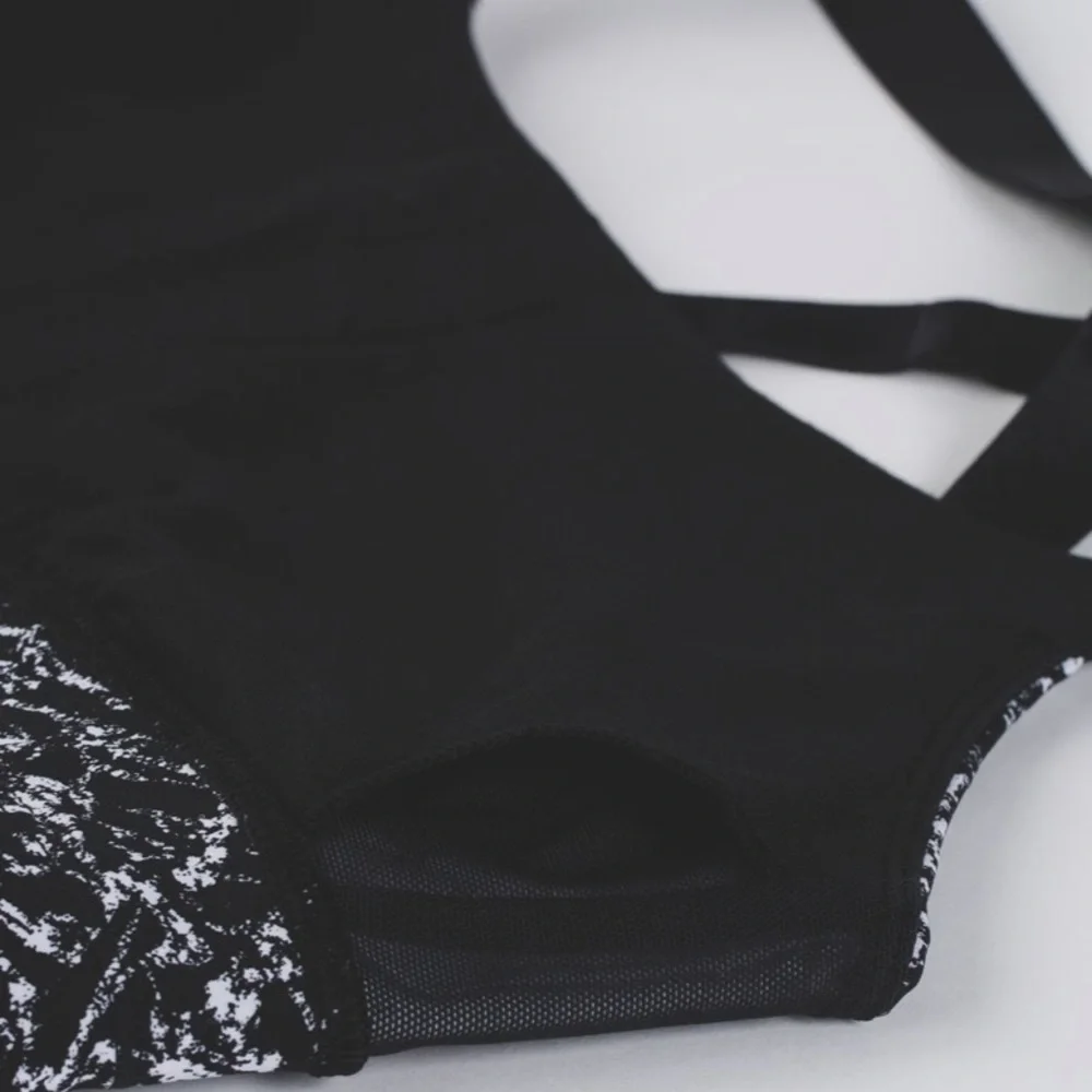 NWT Lululemon Both Ways Bra Iced Wave White Black size 4 - Picture 5 of 14